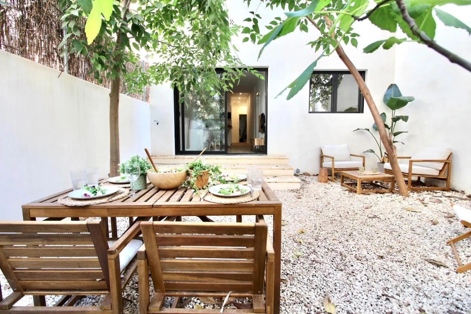 El Niu Apartamentos Con Terraza Camp Nou contacts
