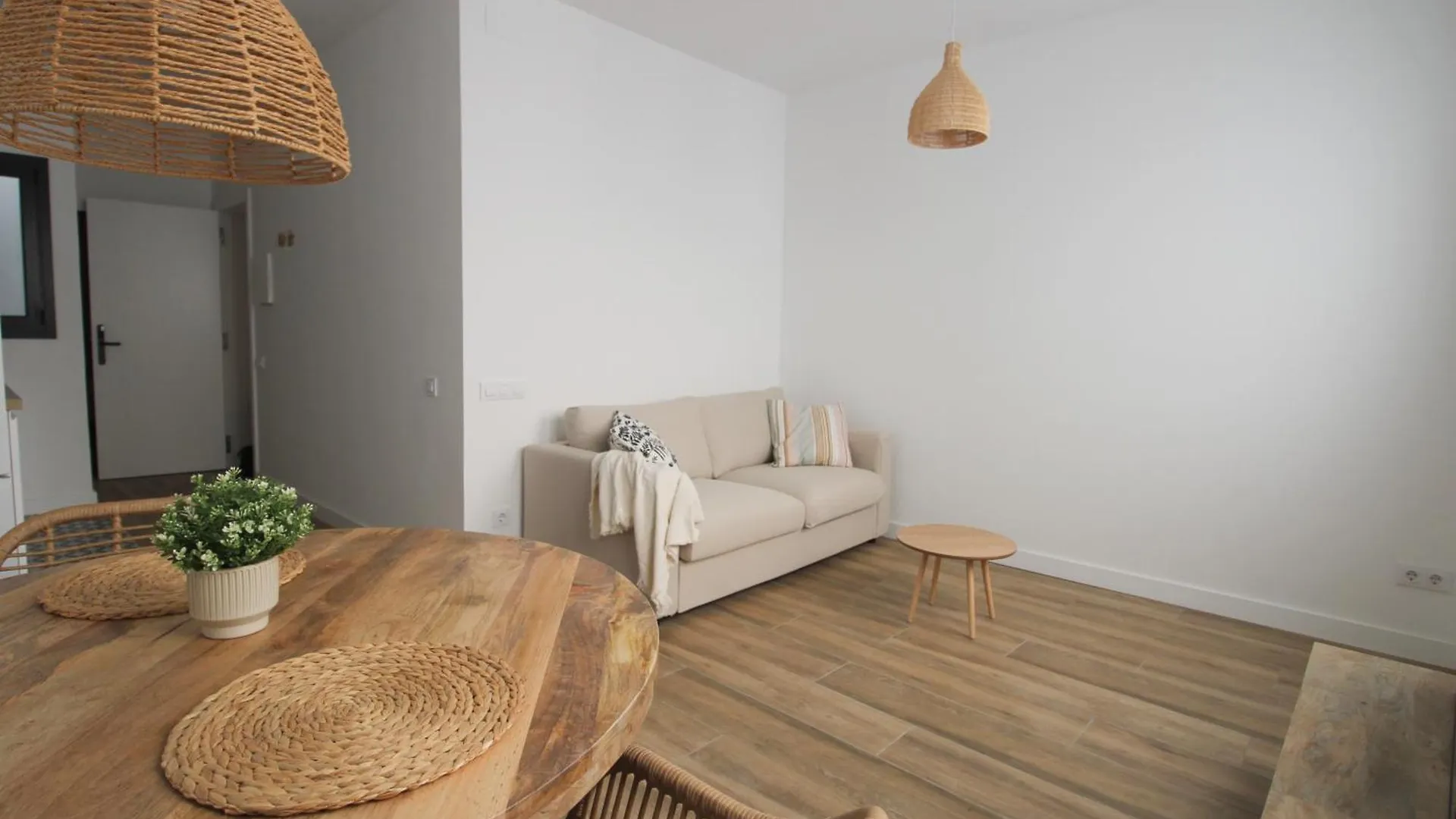El Niu Apartamentos Con Terraza Camp Nou L'Hospitalet de Llobregat Spain